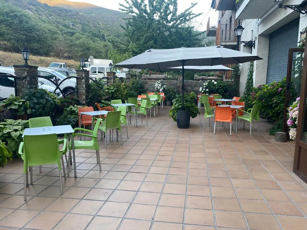 Hostal Can Josep Sort 2*,